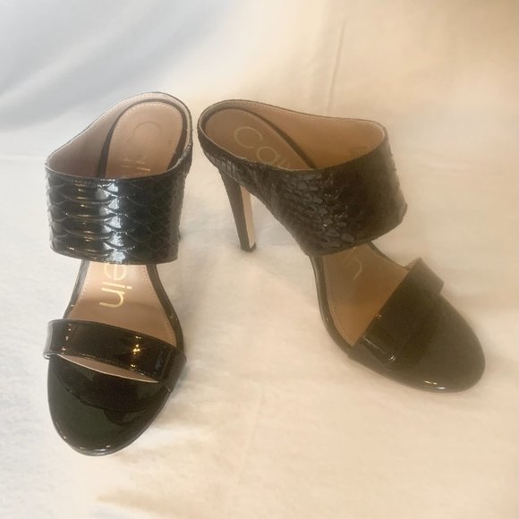 Calvin Klein Size 5 ½ Black “Alligator-Look”  3 ¾” Heel - Picture 2 of 7
